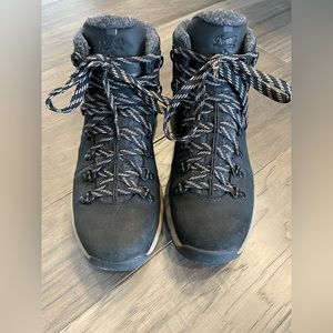 Danner insulated women’s hiking boots